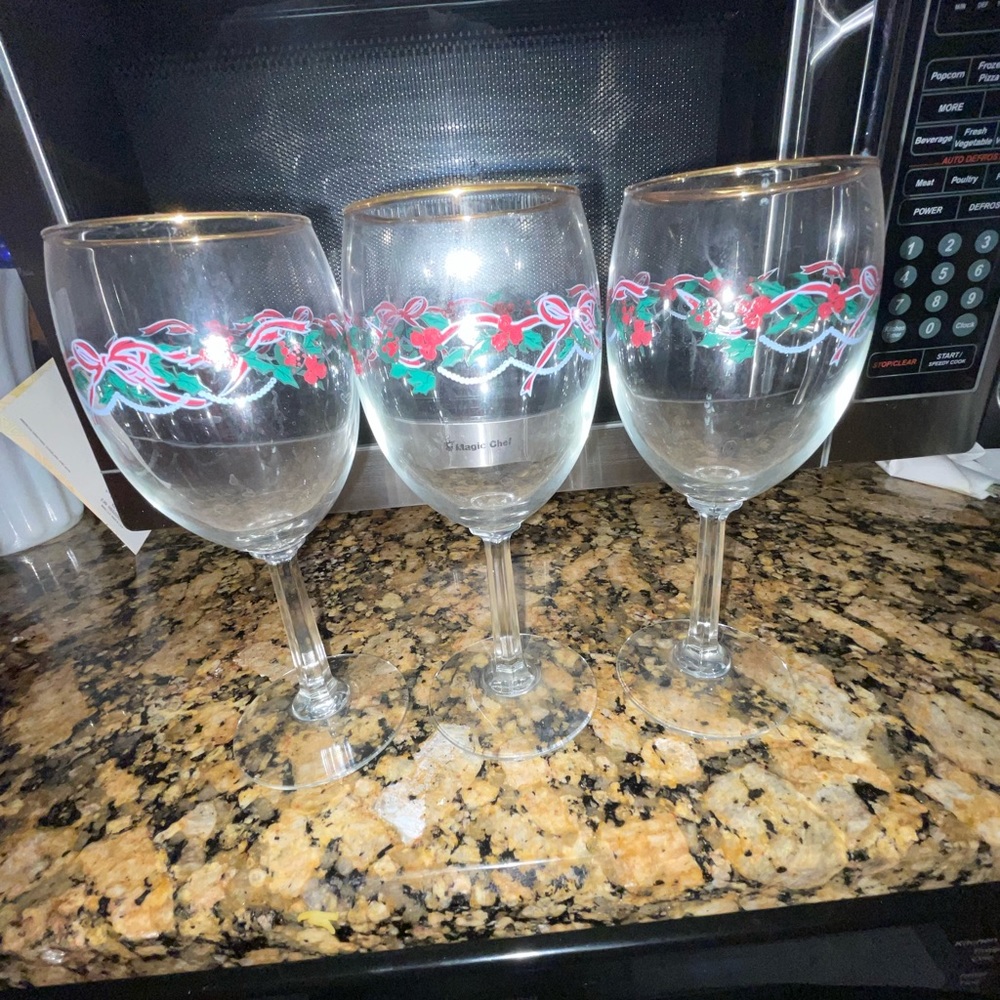 Christmas wine glasses - Picture 2 of 2